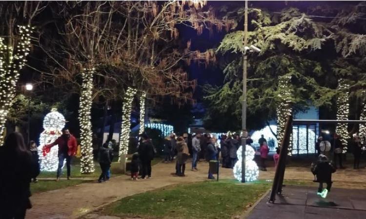 Castelraimondo, il Natale si accende in anticipo: le luminarie saranno svelate il 19 novembre Castelraimondo, il Natale si accende in anticipo: le luminarie saranno svelate il 19 novembre