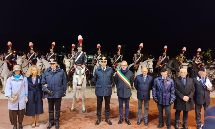Civitanova Marche, grande festa nonostante la pioggia per la Fanfara dei Carabinieri a Cavallo Civitanova Marche, grande festa nonostante la pioggia per la Fanfara dei Carabinieri a Cavallo