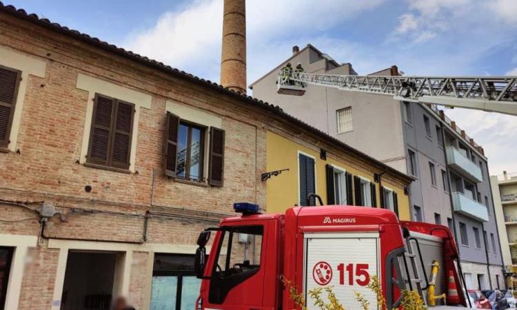 Terremoto, salgono a 55 gli edifici inagibili tra le province di Ancona e Pesaro Terremoto, salgono a 55 gli edifici inagibili tra le province di Ancona e Pesaro