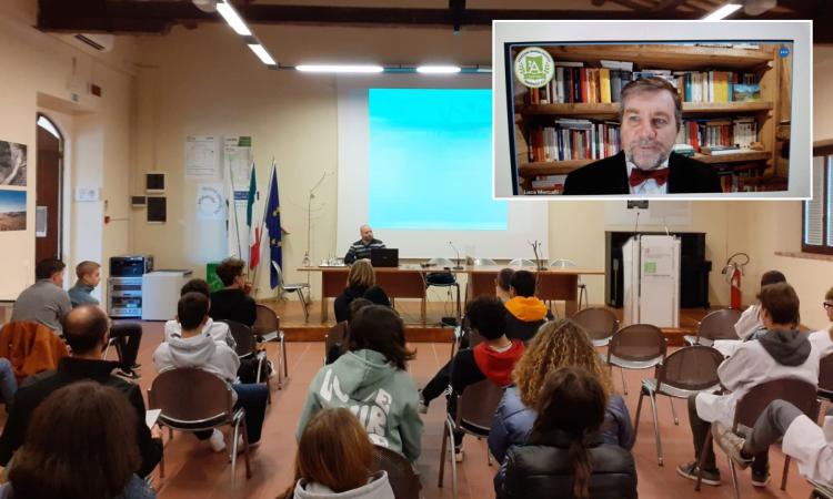 L'Istituto Agrario di Macerata incontra Luca Mercalli: "Entro fine secolo aumento termico di 5 gradi" L'Istituto Agrario di Macerata incontra Luca Mercalli: "Entro fine secolo aumento termico di 5 gradi"