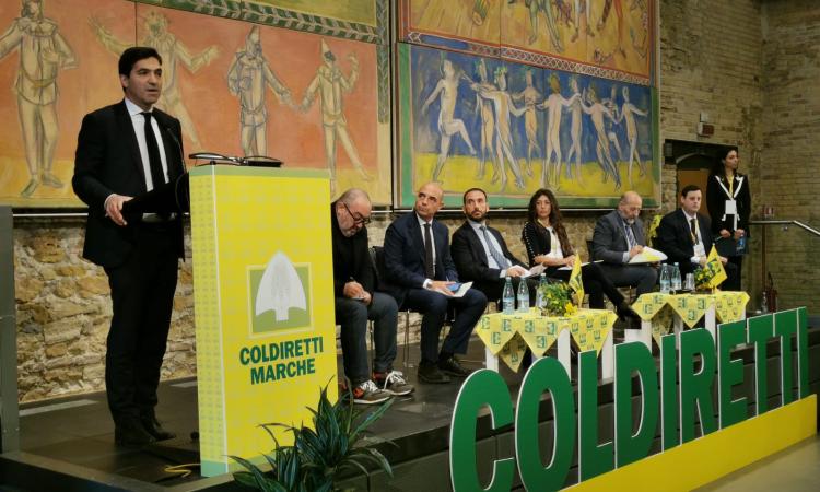 Congresso Coldiretti, Acquaroli firma la petizione contro il cibo sintetico