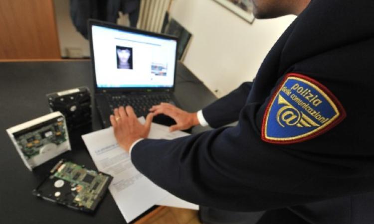 Macerata, gli trovano in casa migliaia di file pedopornografici: arrestato 54enne