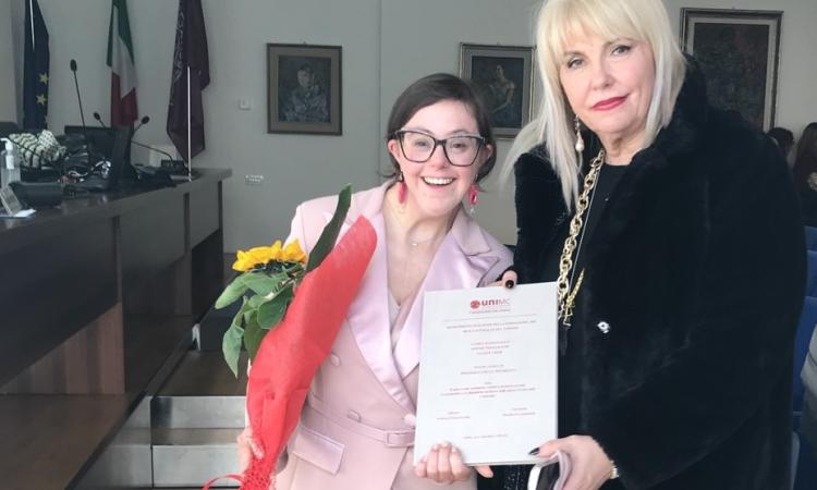 UniMc, Margherita Campanelli dottoressa da 110: "La sindrome di Down non è un intralcio ai propri sogni"