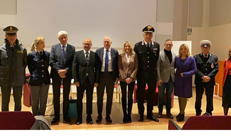 Macerata, siglato il protocollo Zeus: "Responsabilizzare gli autori di violenza di genere" Macerata, siglato il protocollo Zeus: "Responsabilizzare gli autori di violenza di genere"