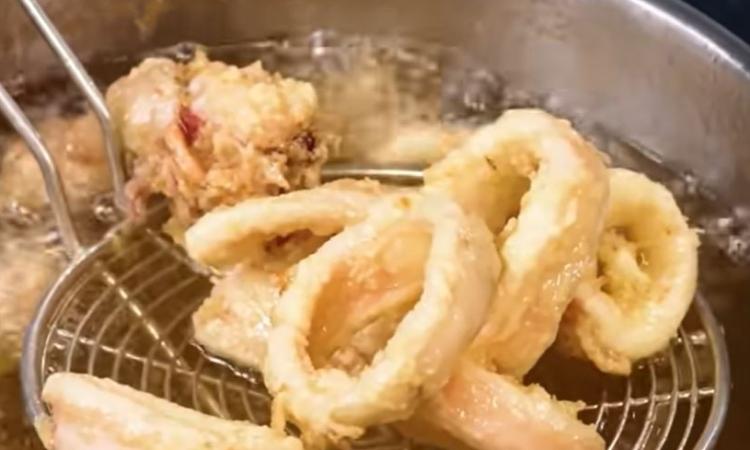 Porto Recanati, al via il "Gusto del mare": protagonista il cartoccio di pesce fritto e pan nociato Porto Recanati, al via il "Gusto del mare": protagonista il cartoccio di pesce fritto e pan nociato