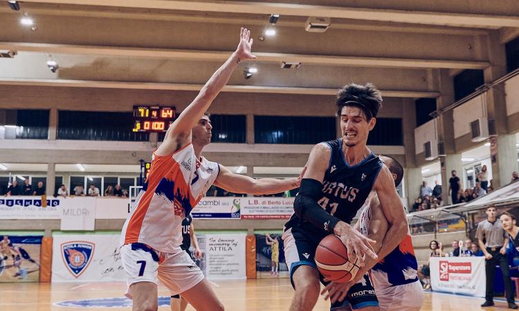 Serata no per la Virtus Civitanova: cade contro la Bramante Pesaro, ma resta al primo posto