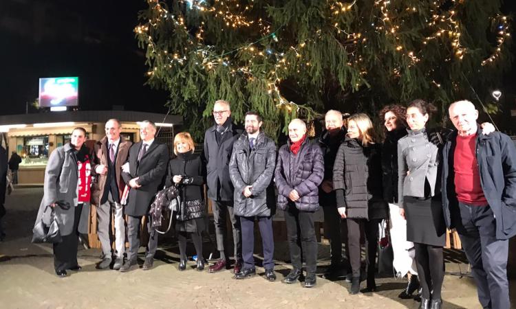 Civitanova, dalla Lombardia per l'accensione dell'albero di Natale: si rinnova il gemellaggio con Esine