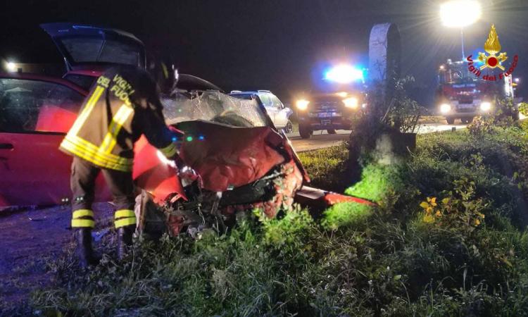 Corridonia, pauroso frontale lungo la provinciale: interviene l'eliambulanza Corridonia, pauroso frontale lungo la provinciale: interviene l'eliambulanza