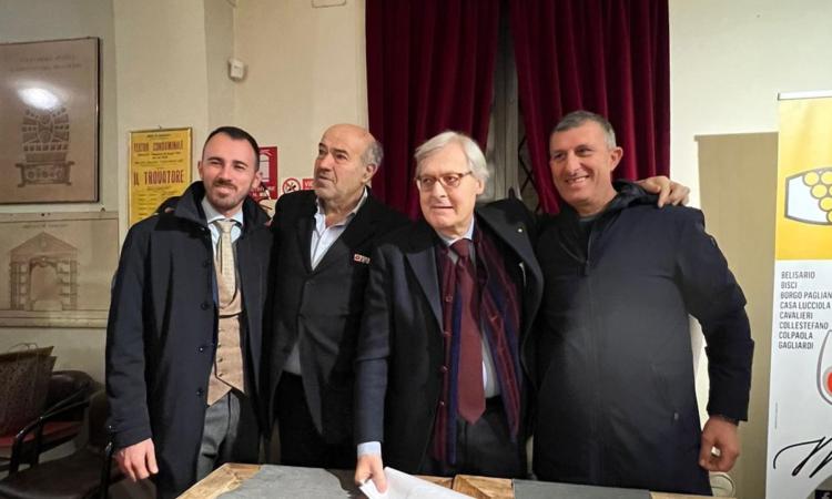 Matelica, Sgarbi fa sold out al Piermarini: successo per lo spettacolo su Pasolini e Caravaggio