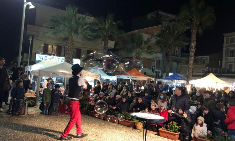 Natale 2022 a Potenza Picena: doppio albero e ritorno del presepe vivente Natale 2022 a Potenza Picena: doppio albero e ritorno del presepe vivente