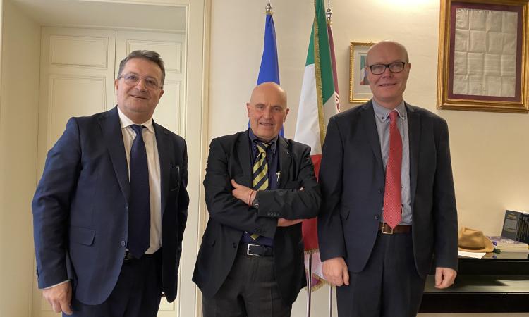 Unimc, incontro tra il rettore McCourt e i vertici di Confindustria Macerata Unimc, incontro tra il rettore McCourt e i vertici di Confindustria Macerata