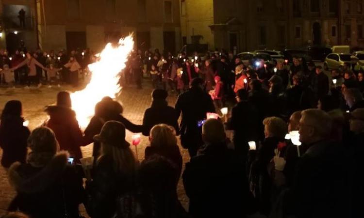 Macerata, falò in piazza Mazzini per la Venuta della Santa Casa