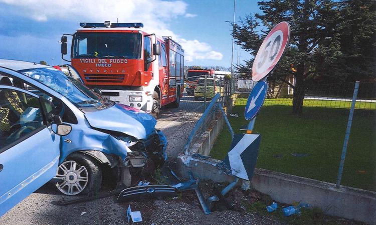 Porto Recanati, auto finisce fuori strada: muore passeggero 39enne. Il conducente condannato a 2 anni e 2 mesi Porto Recanati, auto finisce fuori strada: muore passeggero 39enne. Il conducente condannato a 2 anni e 2 mesi