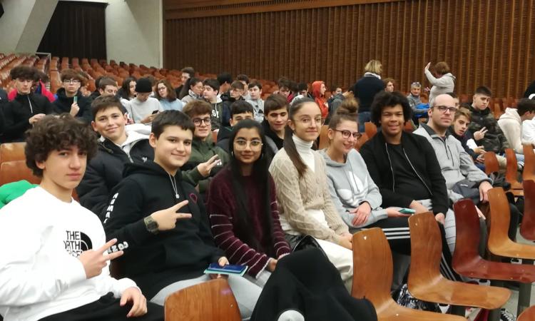 Macerata, gli studenti dell'Ite "Gentili" in udienza da Papa Francesco Macerata, gli studenti dell'Ite "Gentili" in udienza da Papa Francesco