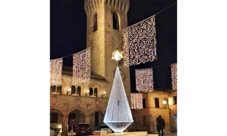 Montelupone si trasforma con il "Christmas Market": bruschette e Fava 'ngreccia in piazza