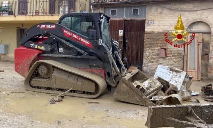 Allerta meteo nelle Marche: chiuse le scuole nelle zone alluvionate. Rinviati gli eventi Allerta meteo nelle Marche: chiuse le scuole nelle zone alluvionate. Rinviati gli eventi