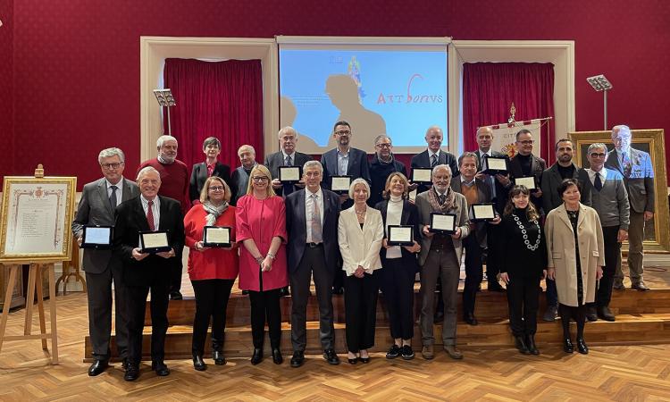 Recanati, la città omaggia i suoi mecenati della cultura. “Prosegue collaborazione con le imprese” Recanati, la città omaggia i suoi mecenati della cultura. “Prosegue collaborazione con le imprese”