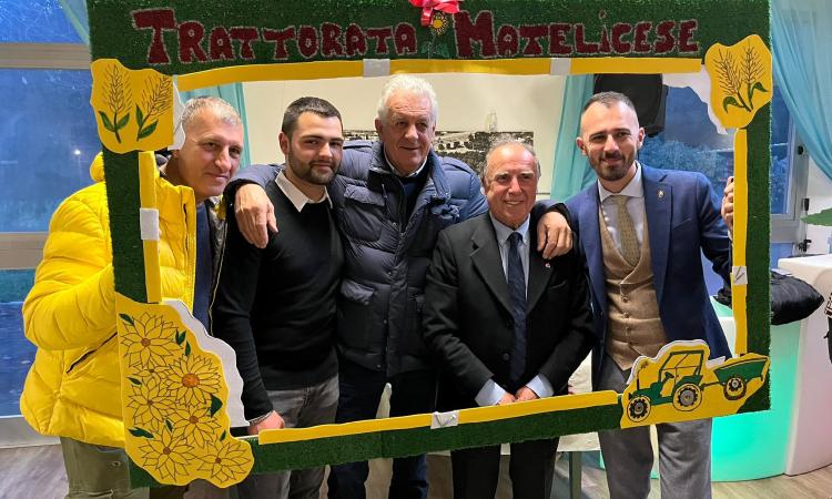 Un successo la "Trattorata matelicese": sfilata di oltre 90 mezzi agricoli Un successo la "Trattorata matelicese": sfilata di oltre 90 mezzi agricoli
