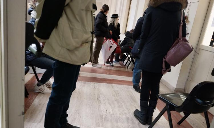 Macerata, l'attacco hacker 'rallenta' il Comune: code all'Ufficio Anagrafe. "Problema tecnico ma dati salvi"