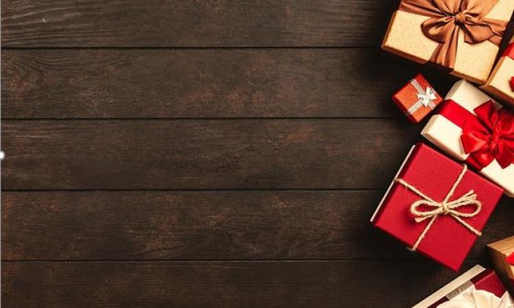 Regalare profumi e cosmetici a Natale: un'idea sempre molto apprezzata Regalare profumi e cosmetici a Natale: un'idea sempre molto apprezzata
