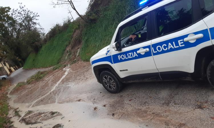 San Severino, maltempo: frane e smottamenti su diverse strade, la situazione (FOTO)