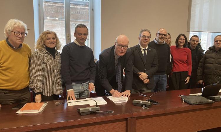 Università di Macerata, rettore e sindacati firmano il contratto integrativo Università di Macerata, rettore e sindacati firmano il contratto integrativo