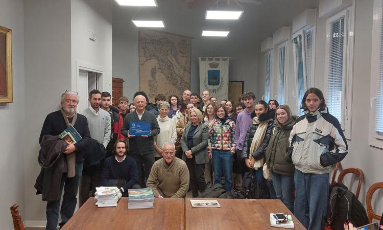 Club per l'Unesco, inaugurata la sede di Caldarola: presto un docufilm sui territori colpiti dal sisma Club per l'Unesco, inaugurata la sede di Caldarola: presto un docufilm sui territori colpiti dal sisma