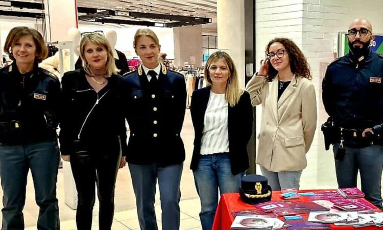 Macerata, violenza di genere: al centro commerciale desk informativi sulla tutela delle vittime