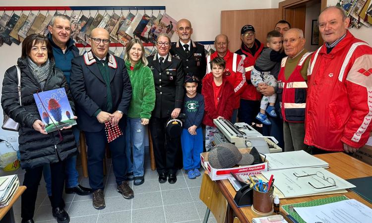 Tolentino, benefattore dona pellet alla famiglia ucraina: "La solidarietà non scalda solo il cuore" Tolentino, benefattore dona pellet alla famiglia ucraina: "La solidarietà non scalda solo il cuore"