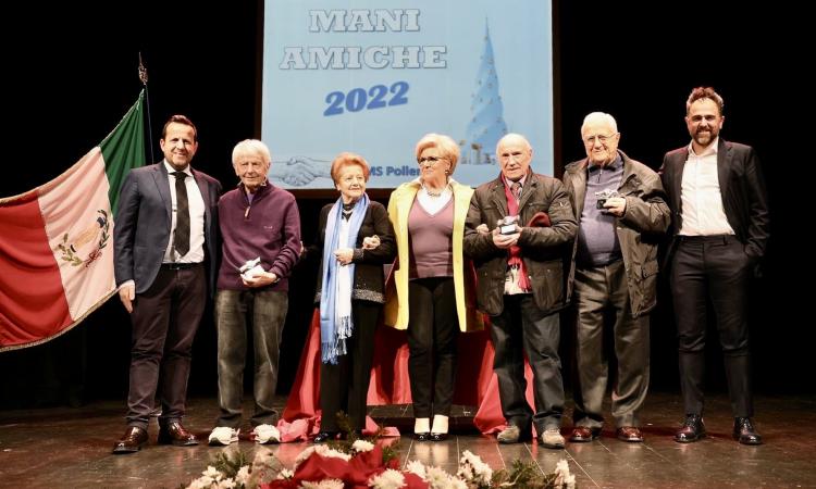 “Mani Amiche”: Pollenza premia i cittadini virtuosi nel ricordo di Alberto Damiani “Mani Amiche”: Pollenza premia i cittadini virtuosi nel ricordo di Alberto Damiani