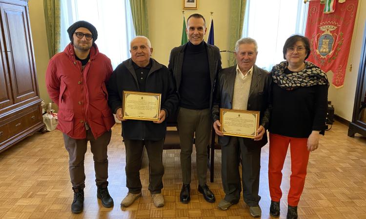 Morrovalle, "dedizione e amore per la comunità": due cittadini premiati dal sindaco Morrovalle, "dedizione e amore per la comunità": due cittadini premiati dal sindaco