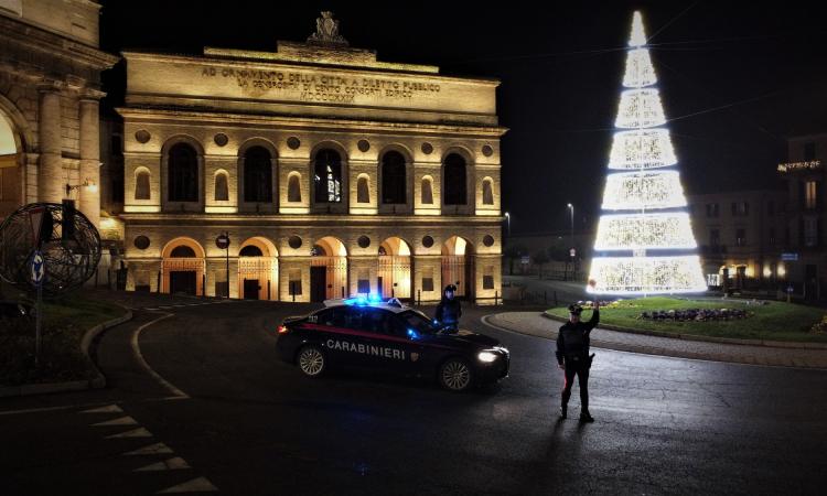 Macerata, alzano troppo il gomito e si mettono alla guida: 7 patenti ritirate nel periodo natalizio Macerata, alzano troppo il gomito e si mettono alla guida: 7 patenti ritirate nel periodo natalizio