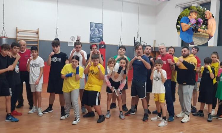 Porto Recanati, da 'Ballando con le Stelle' ai guantoni da boxe: Dario Cassini a lezione di pugilato