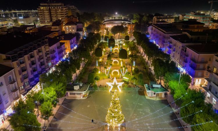 Capodanno Civitanova, stop ai superalcolici e alle bevande in vetro: firmata l'ordinanza Capodanno Civitanova, stop ai superalcolici e alle bevande in vetro: firmata l'ordinanza