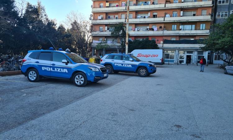 Blitz all'Hotel House, sequestrato oltre un chilo di cocaina e hashish: arrestati due pregiudicati Blitz all'Hotel House, sequestrato oltre un chilo di cocaina e hashish: arrestati due pregiudicati