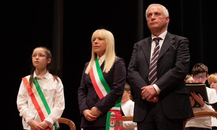 San Severino, Marta Di Gaetano eletta baby-sindaca: il giuramento al consiglio comunale dei ragazzi San Severino, Marta Di Gaetano eletta baby-sindaca: il giuramento al consiglio comunale dei ragazzi