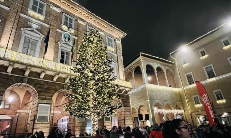 Macerata, Capodanno last minute in piazza: "Dj-set, animazione e brindisi" Macerata, Capodanno last minute in piazza: "Dj-set, animazione e brindisi"
