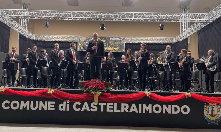 Castelraimondo, Lanciano Forum gremito per il Gran Concerto di Capodanno Castelraimondo, Lanciano Forum gremito per il Gran Concerto di Capodanno