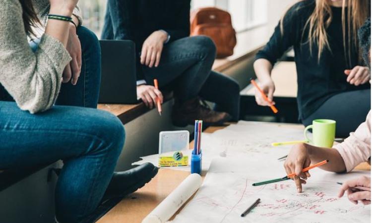 Scuola: Easy-Quizzz o Simulatore Online Simone?