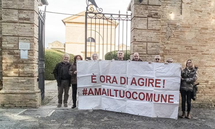 Potenza Picena, l'affondo del Pd: "Cimitero del capoluogo al tracollo, una vera vergogna" Potenza Picena, l'affondo del Pd: "Cimitero del capoluogo al tracollo, una vera vergogna"