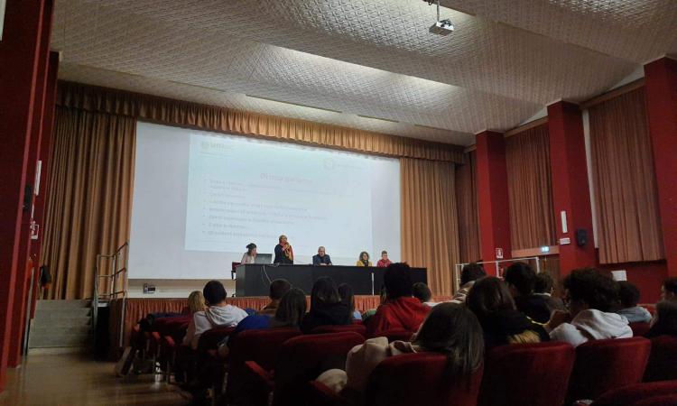 Macerata, come indirizzare il proprio futuro: orientamento attivo all'Ite "Gentili" Macerata, come indirizzare il proprio futuro: orientamento attivo all'Ite "Gentili"