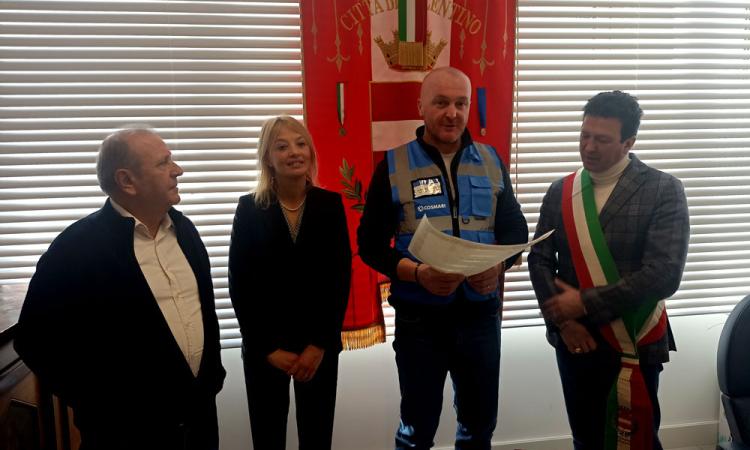 Cosmari, Simone Salari nuovo ispettore ambientale: in Comune la cerimonia di giuramento Cosmari, Simone Salari nuovo ispettore ambientale: in Comune la cerimonia di giuramento