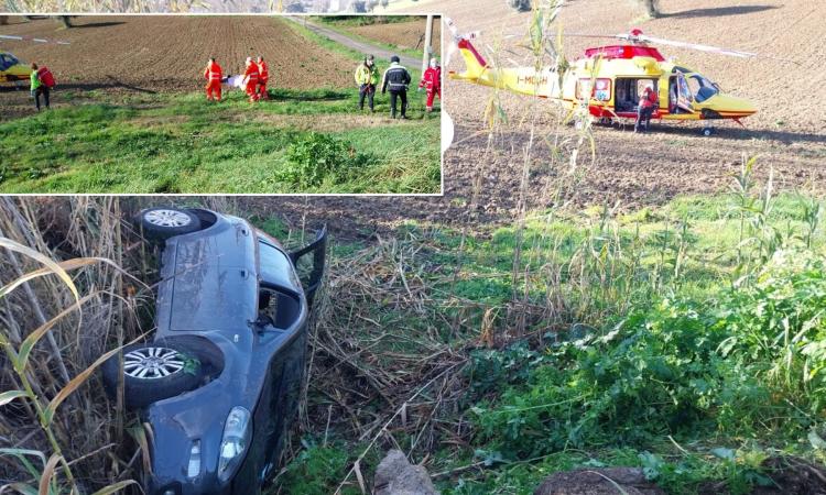 Macerata, auto esce di strada e si ribalta: coinvolte cinque persone, grave una donna (FOTO e VIDEO)