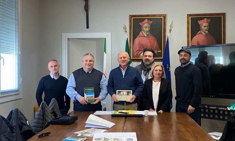 Caldarola avrà il suo centro per anziani: arrivano i fondi dall'Australia Caldarola avrà il suo centro per anziani: arrivano i fondi dall'Australia