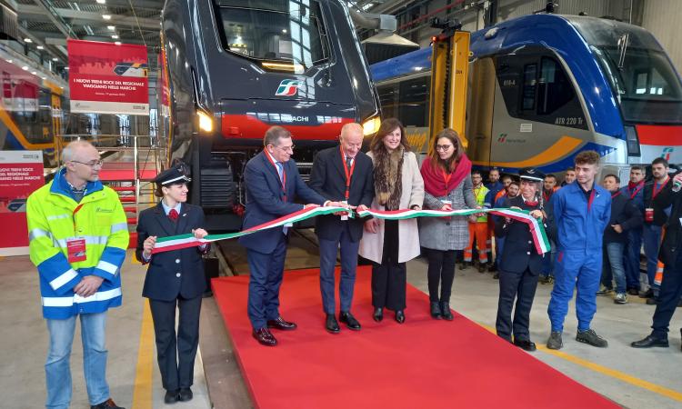 Un nuovo treno 'Rock' sui binari delle Marche: in circolazione tra Ancona/Piacenza e Ancona/Pescara (FOTO) Un nuovo treno 'Rock' sui binari delle Marche: in circolazione tra Ancona/Piacenza e Ancona/Pescara (FOTO)
