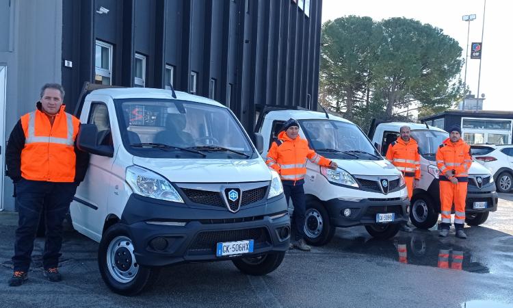 Macerata, si potenzia il parco mezzi del Comune: consegnati tre nuovi Porter