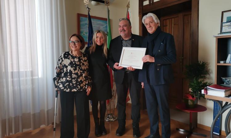 Console dell’ospitalità italiana: riconoscimento per il barman Jorge Alberto Soratti