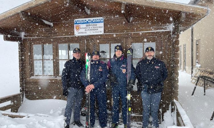 Poliziotti sulle piste da sci: attivato il presidio di sicurezza e soccorso nel comprensorio di Sassotetto Poliziotti sulle piste da sci: attivato il presidio di sicurezza e soccorso nel comprensorio di Sassotetto