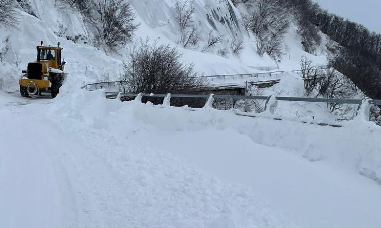 Maltempo, si abbatte slavina lungo la Sarnano-Sassotetto. Chiuse due provinciali nel Maceratese
