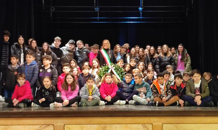 Montefano ricorda le vittime della Shoah con gli alunni della scuola primaria e secondaria Montefano ricorda le vittime della Shoah con gli alunni della scuola primaria e secondaria